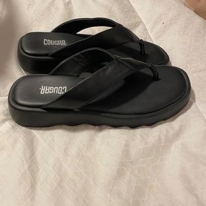 Cougar. Super Comfy. Size 10 Wide.